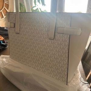 Michael Kors Tote/wallet